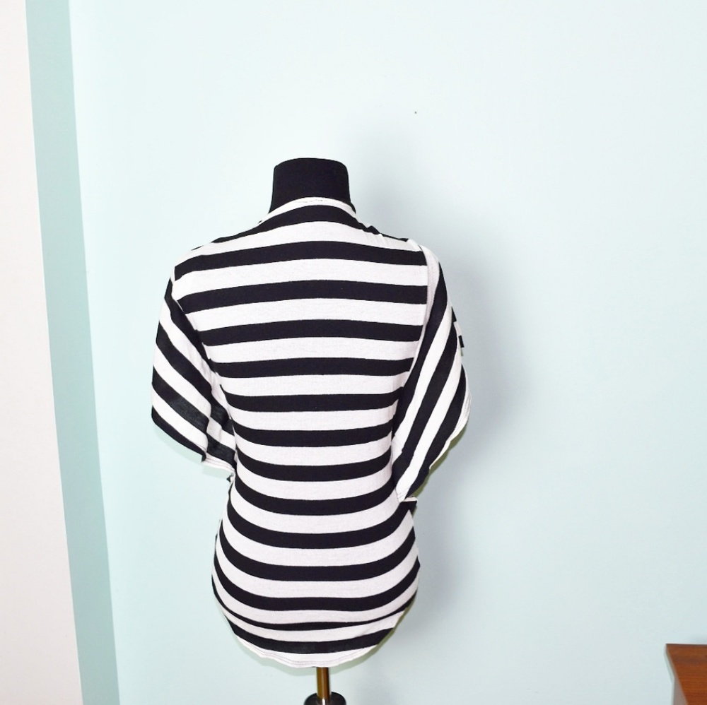 Adorable Black and White Butterfly Sleeve Blouse - Picture 2 of 2